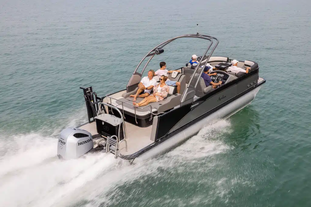 2022_Avalon_Catalina_23_VRB_Lifestyle_2